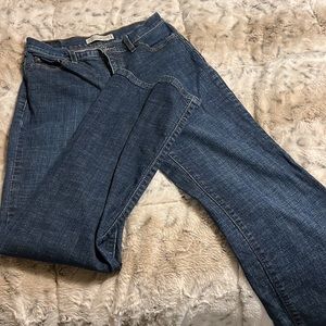 Levis bootcut 512 slimming jeans.
